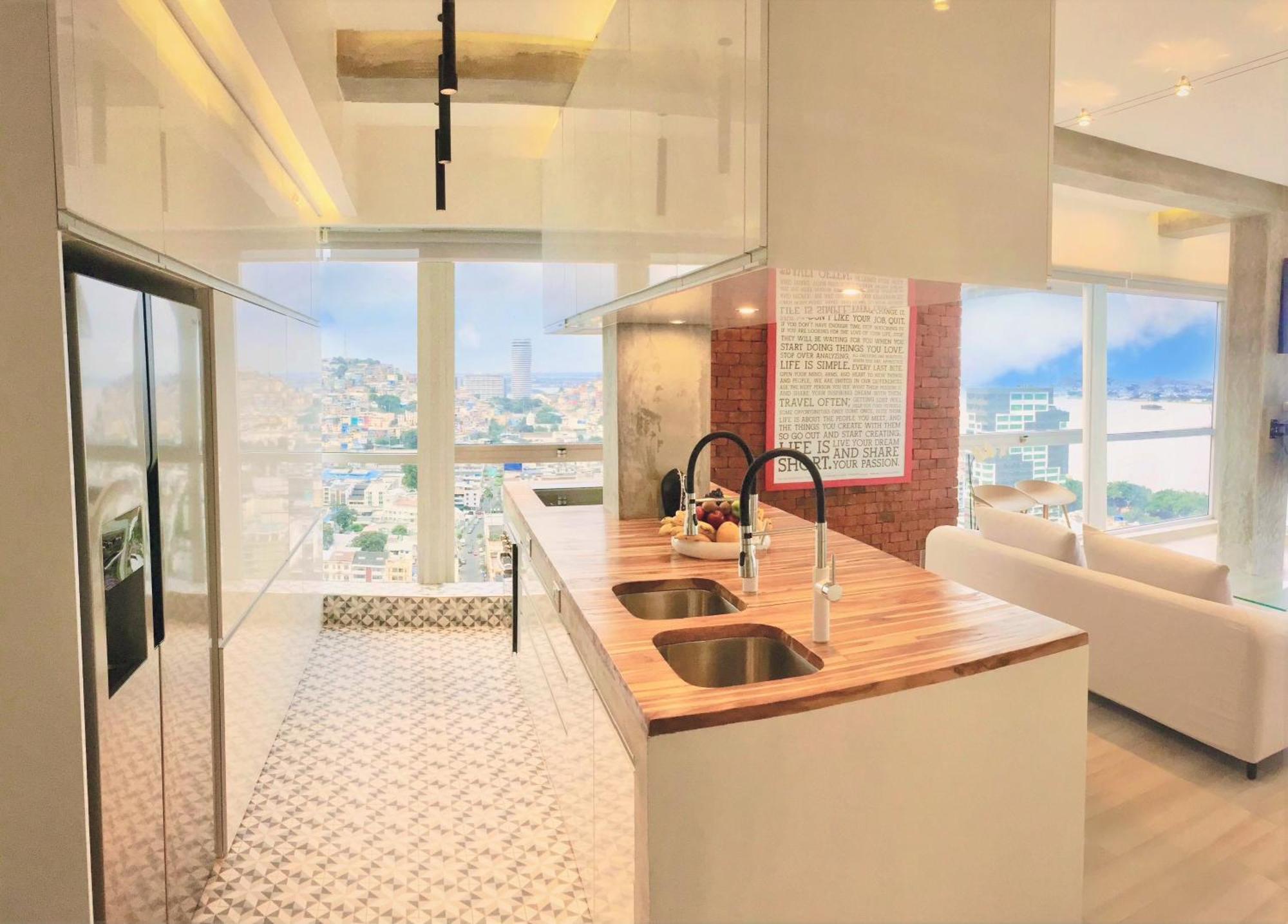 Luxury Apartment Heart Of Guayaquil Esterno foto